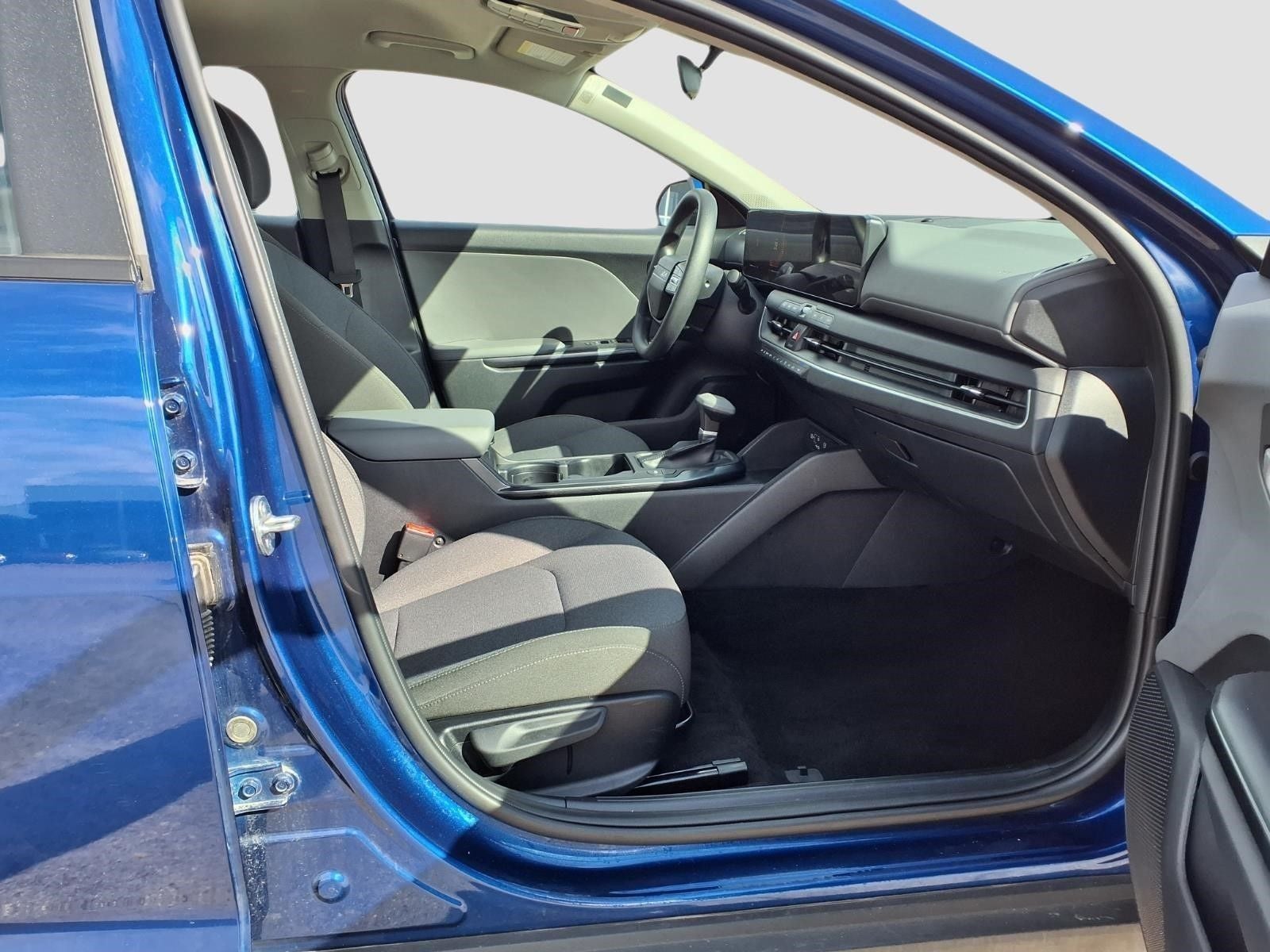 2025 Kia K4 LXS - Photo 11
