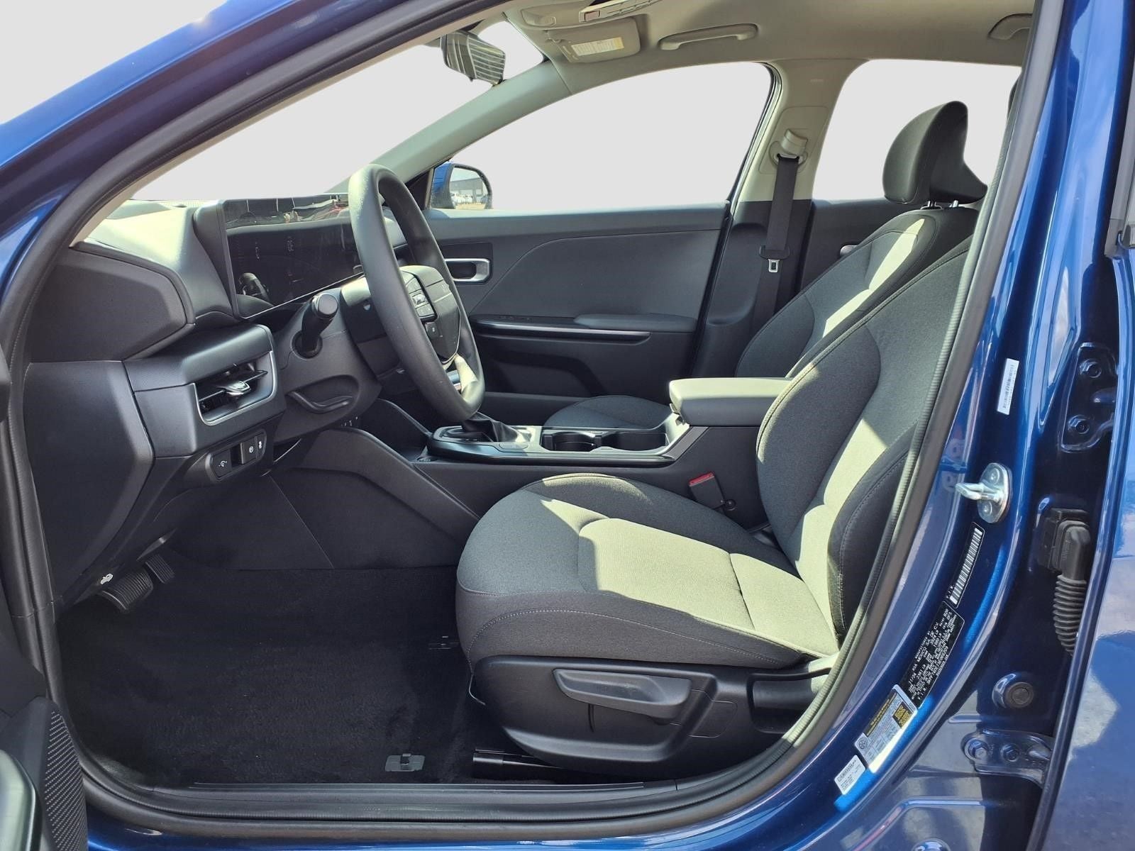 2025 Kia K4 LXS - Photo 14