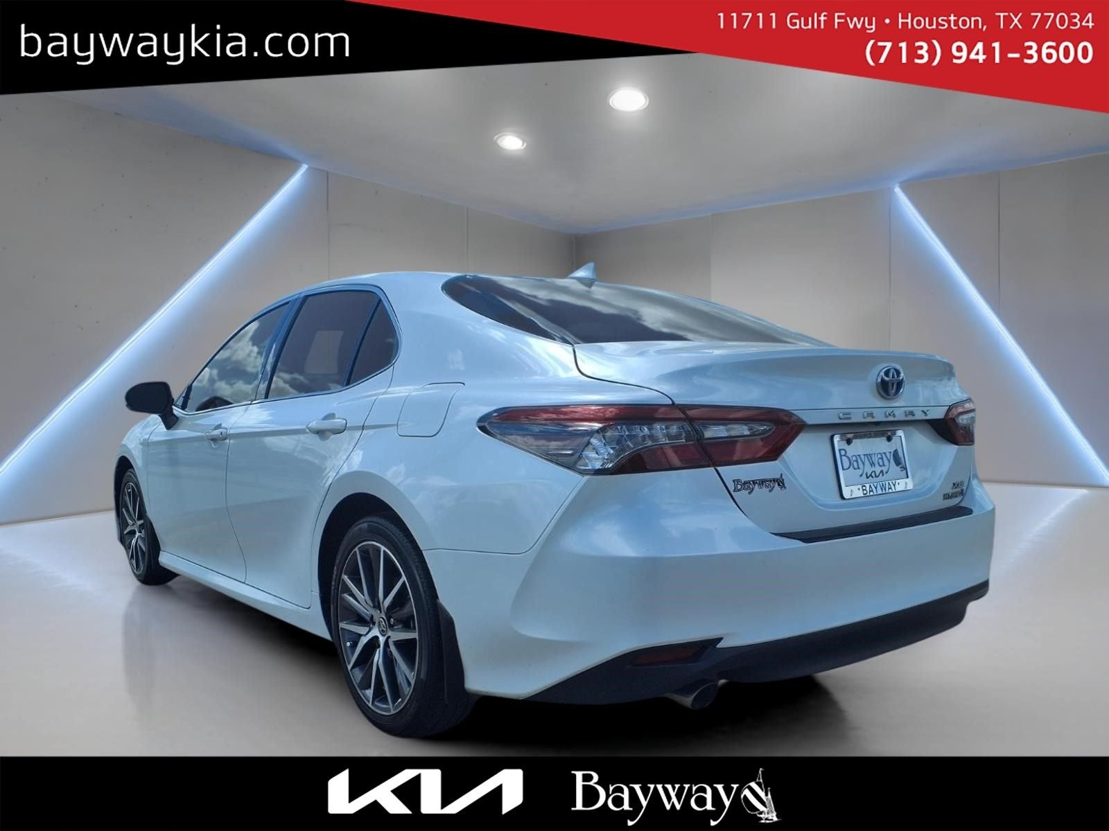 2022 Toyota Camry Hybrid XLE
