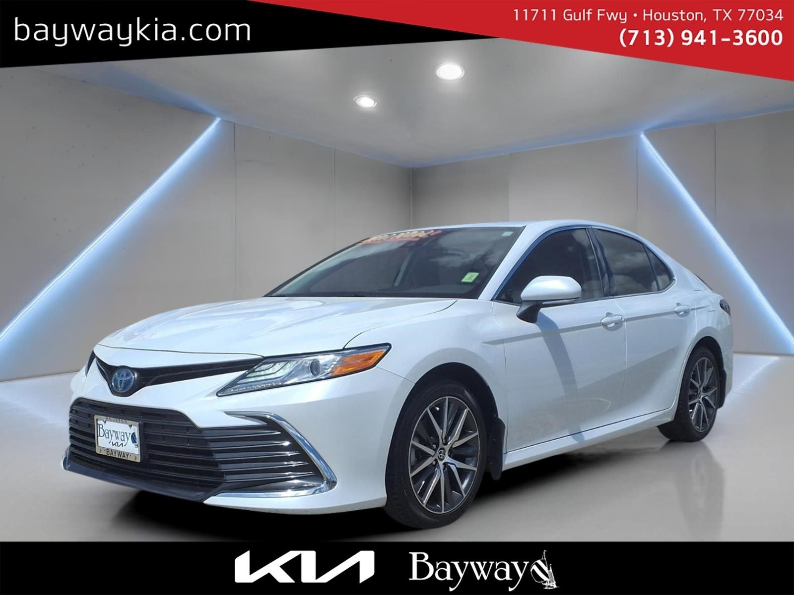 2022 Toyota Camry Hybrid XLE