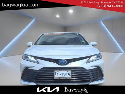 2022 Toyota Camry Hybrid XLE