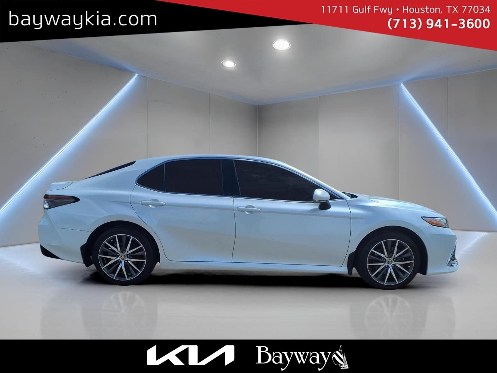 2022 Toyota Camry Hybrid XLE