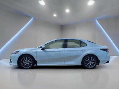 2022 Toyota Camry Hybrid XLE