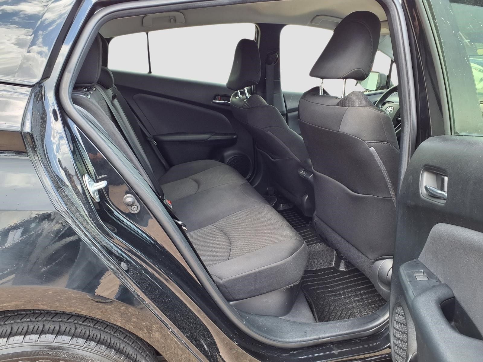 2022 Toyota Prius LE
