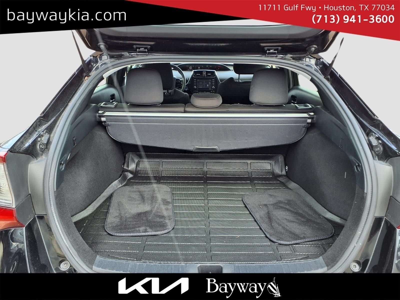 2022 Toyota Prius LE